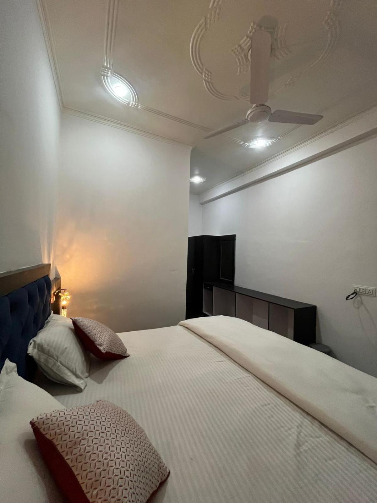 La Calma Homestay Khadzsuráhó Kültér fotó